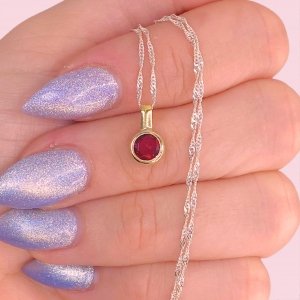 Cadena Singapur Fino Brilloso y Dije Susanita 8mm Rubi de Plata enchapado en Oro